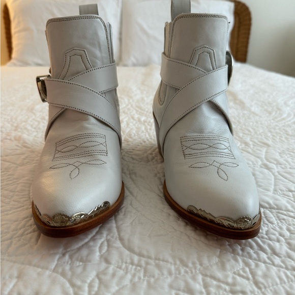 Western ankle leather boot. Detachable metal buckle harness. - Picture 3 of 15